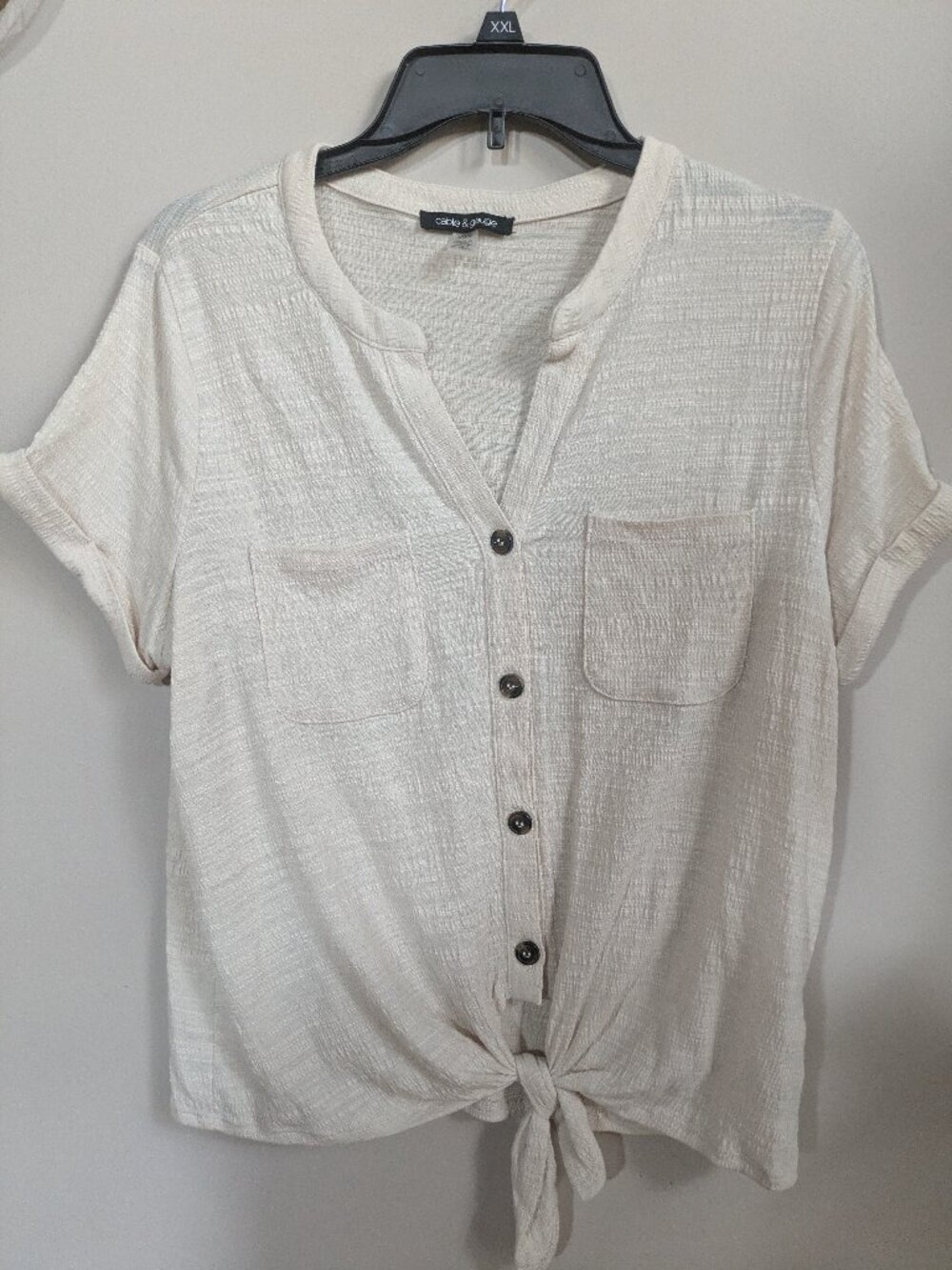 cable and gauge wheat color short sleeve button up tie at hem top size L #464